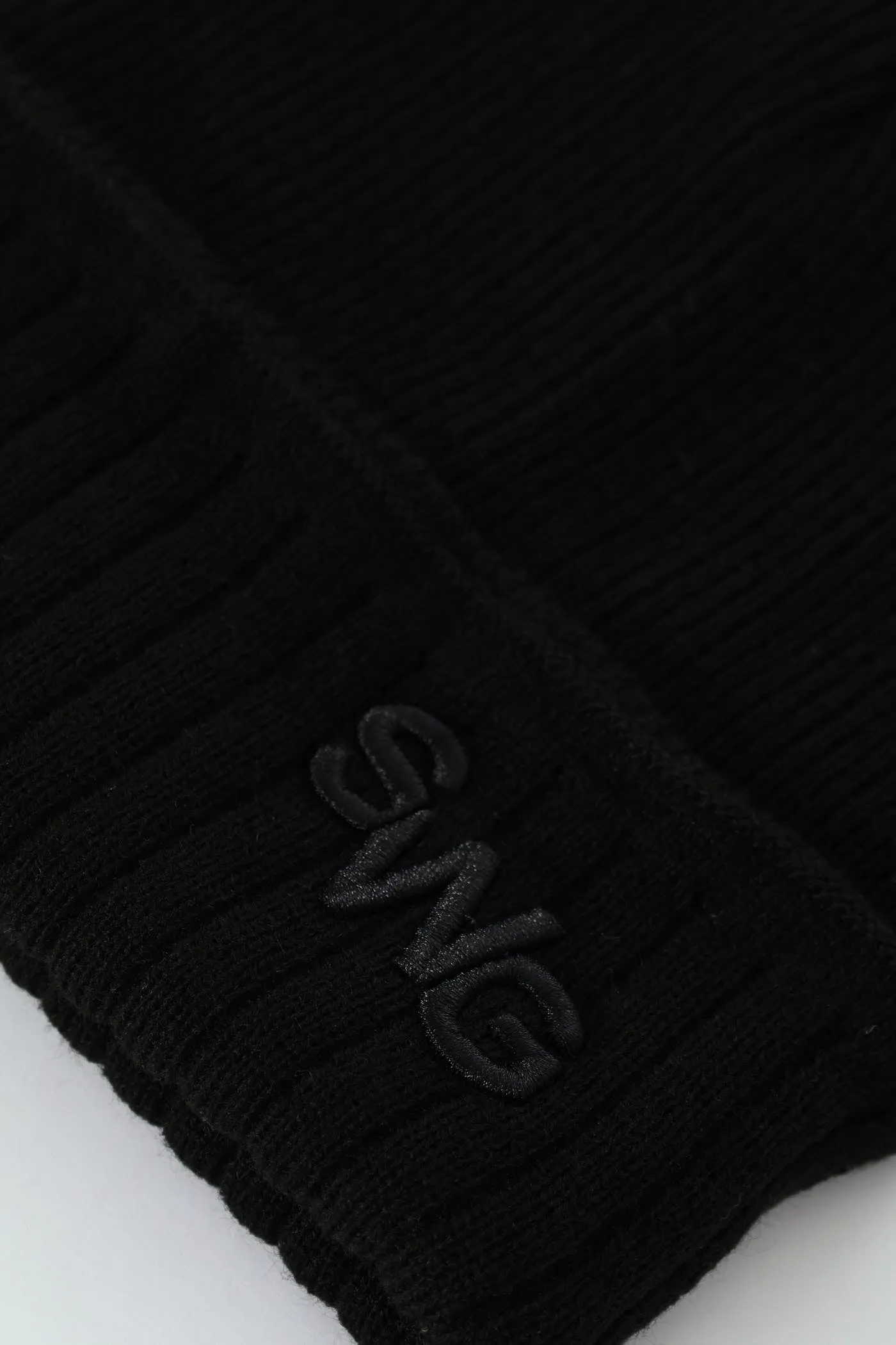 Mono Embroidery Beanie - Black